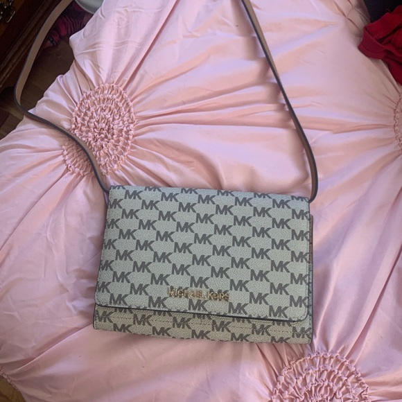 Michael Kors Handbags - Michael Kors Crossbody